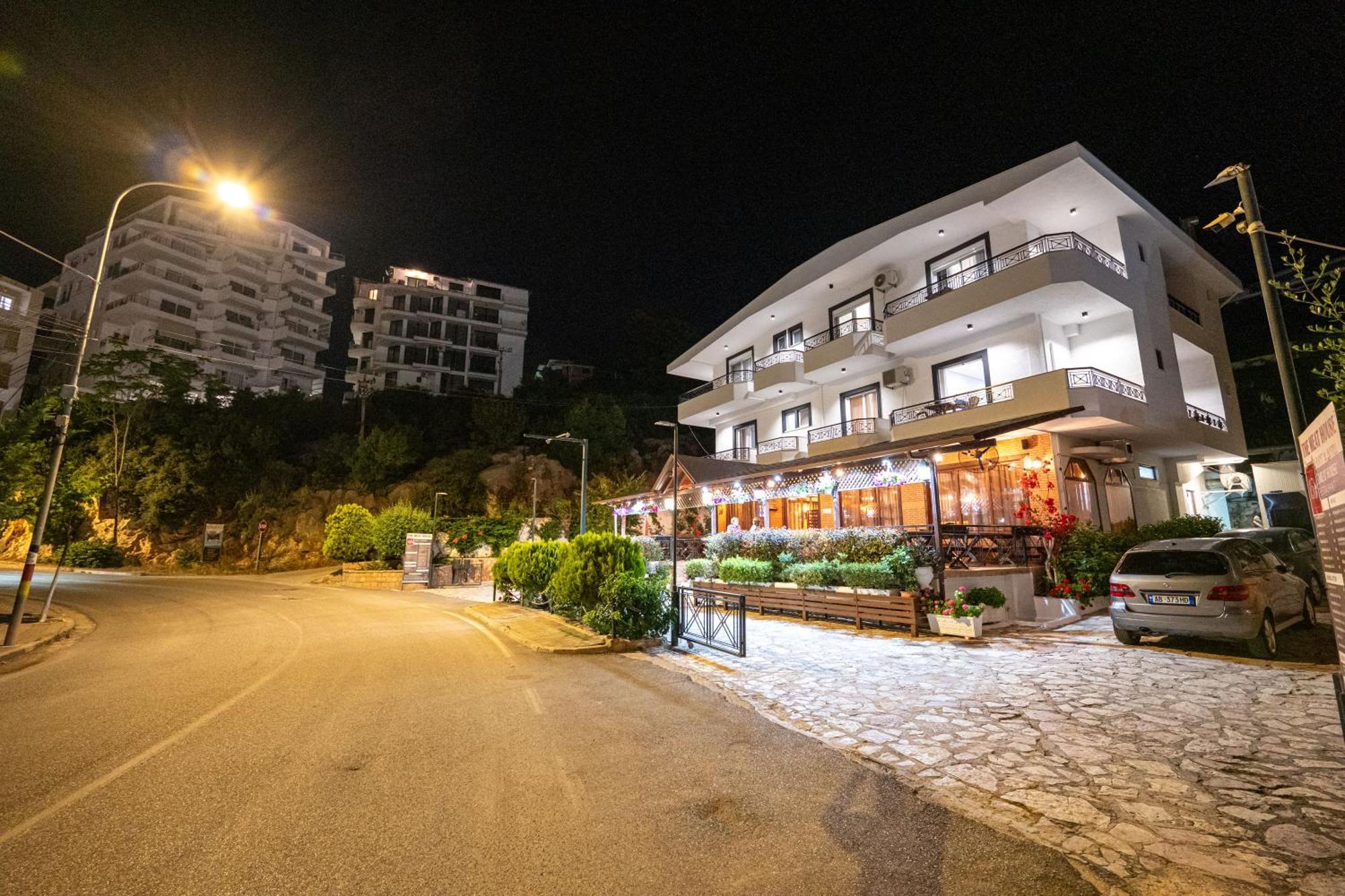 Sunkised Hotel Sarande Exterior photo